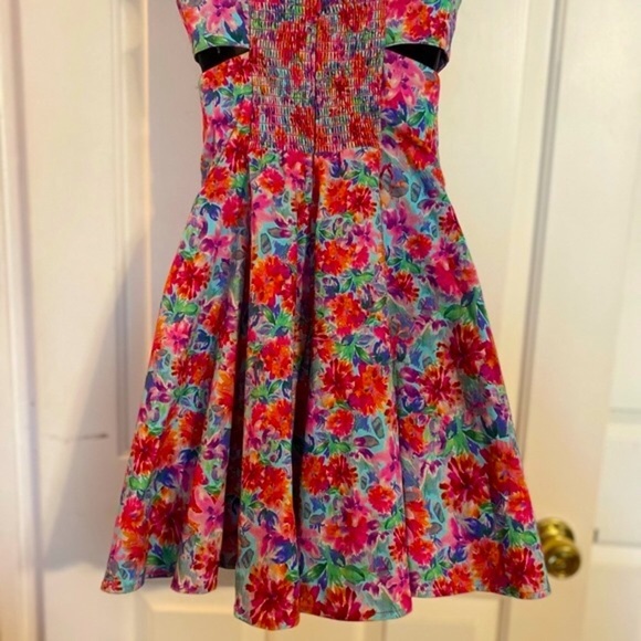 “AMANDA UPRICHARD” Floral & Chain Flared Dress - Picture 11 of 13